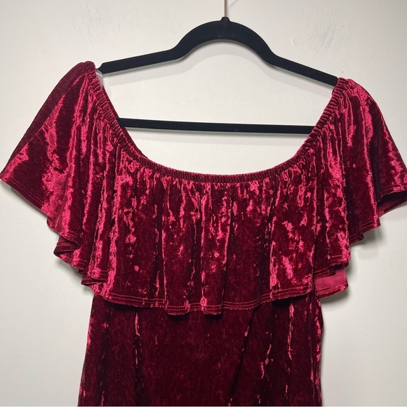 Paradiso Women’s Red Crushed Velvet Off Shoulder Ruffle blouse holiday Top in L - Picture 2 of 6